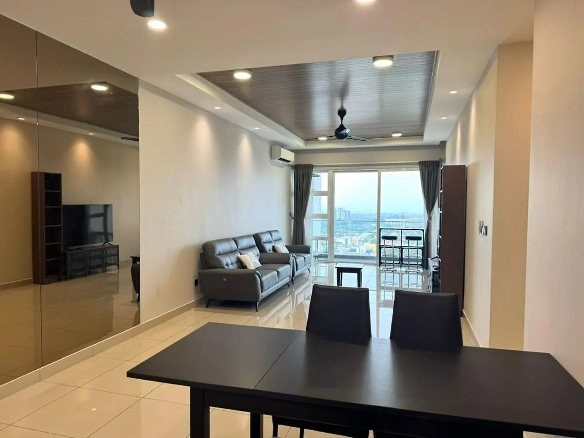 Daire Pinnacle Tower 4Br, Jb City Town, Near Ciq Johor Bahru