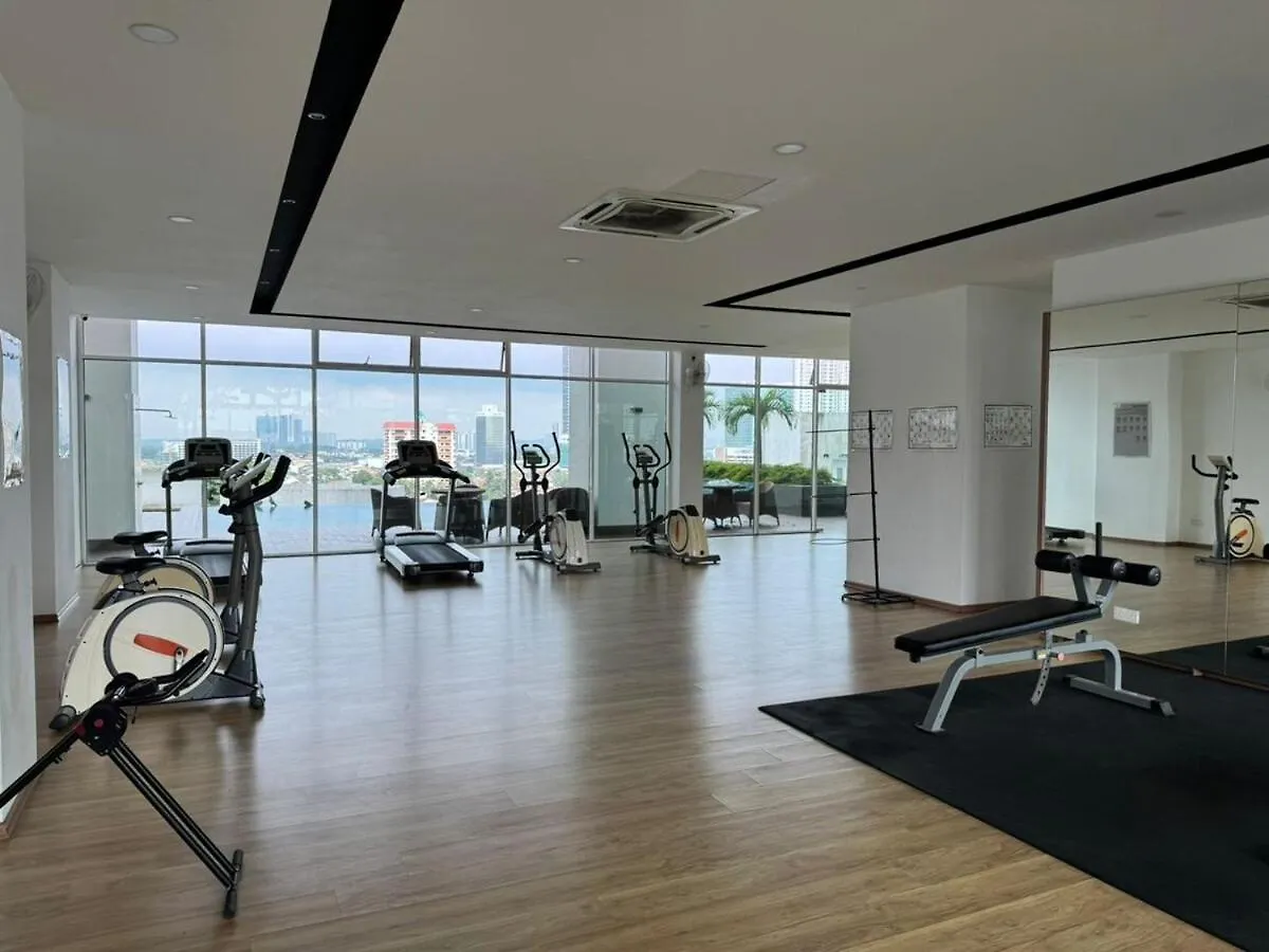 Pinnacle Tower 4Br, Jb City Town, Near Ciq Johor Bahru 0*,